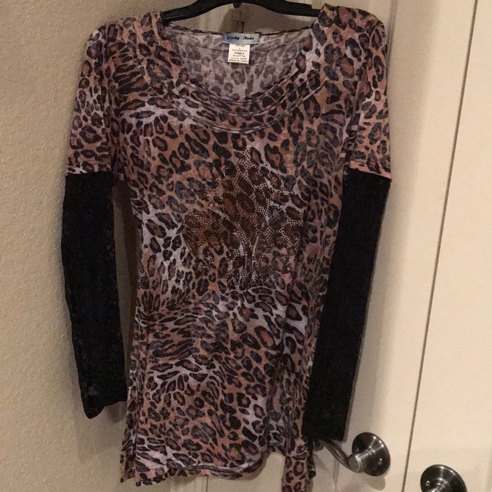 Very gently worn Lady Noiz top